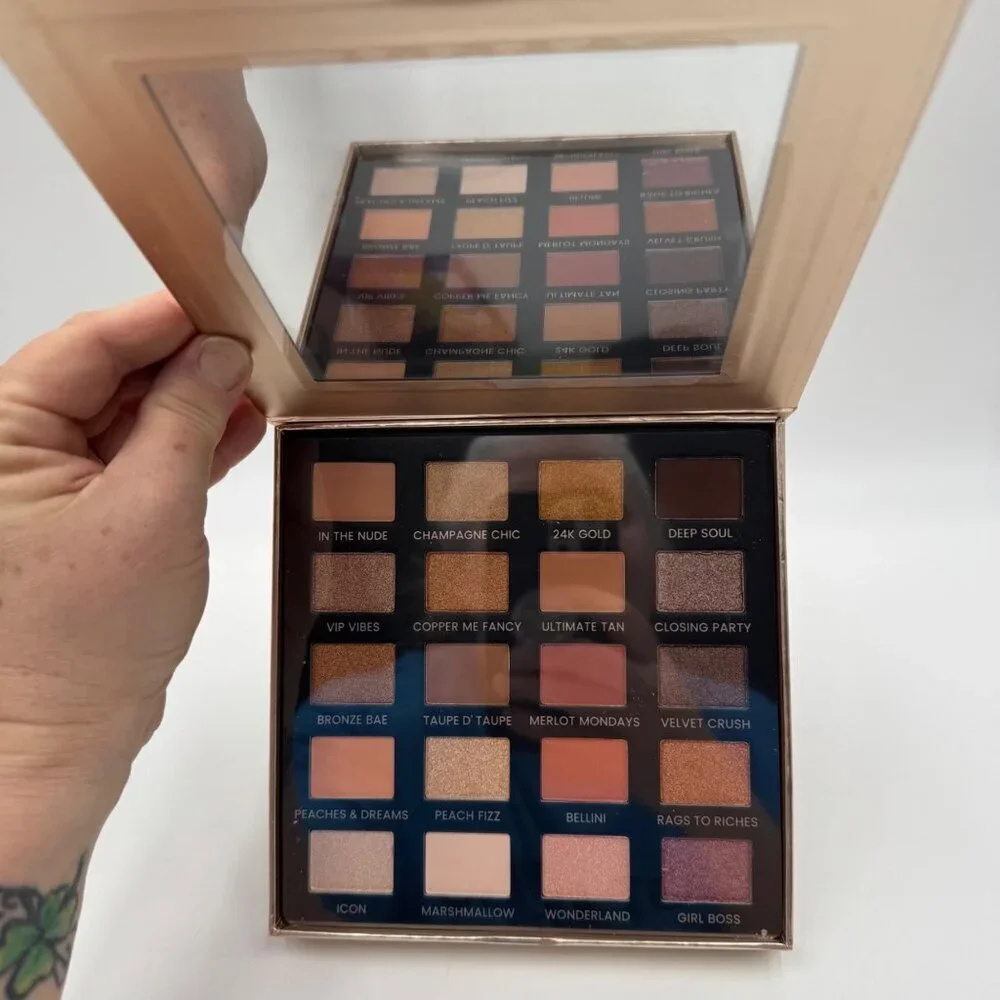 Iconic London Day To Slay Eyeshadow Palette 20 Shades Highly Pigmented Shadow